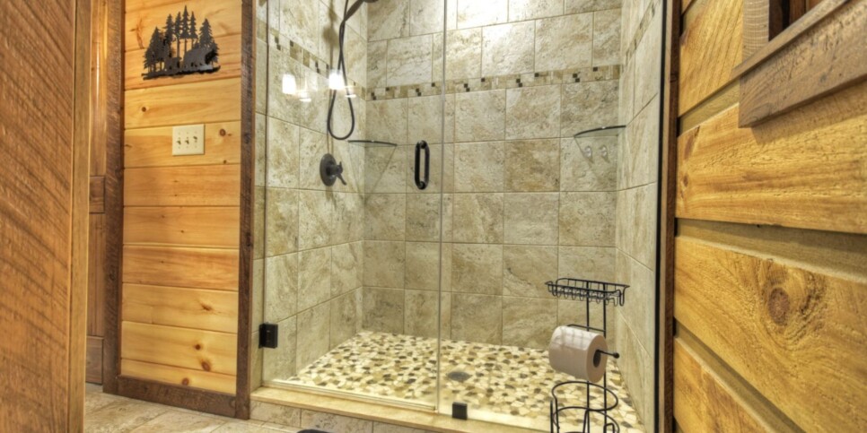 Cherry Log Cabin - The Lost Shepherd - Bathroom