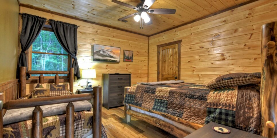 Cherry Log Cabin - The Lost Shepherd - Bedroom