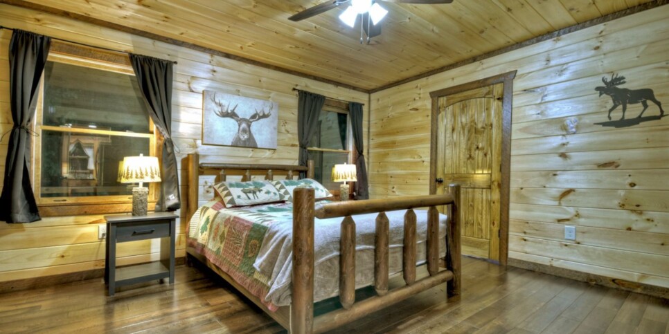 Cherry Log Cabin - The Lost Shepherd - Bedroom