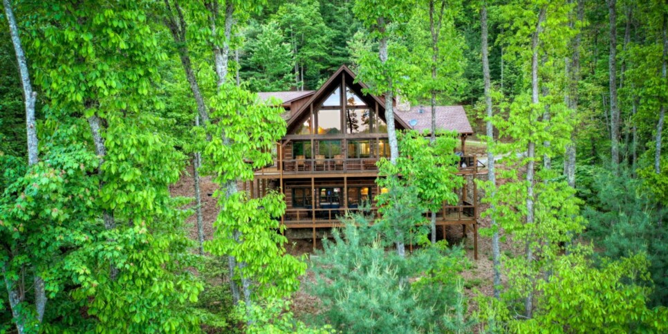 Cherry Log Cabin - The Lost Shepherd - Exterior