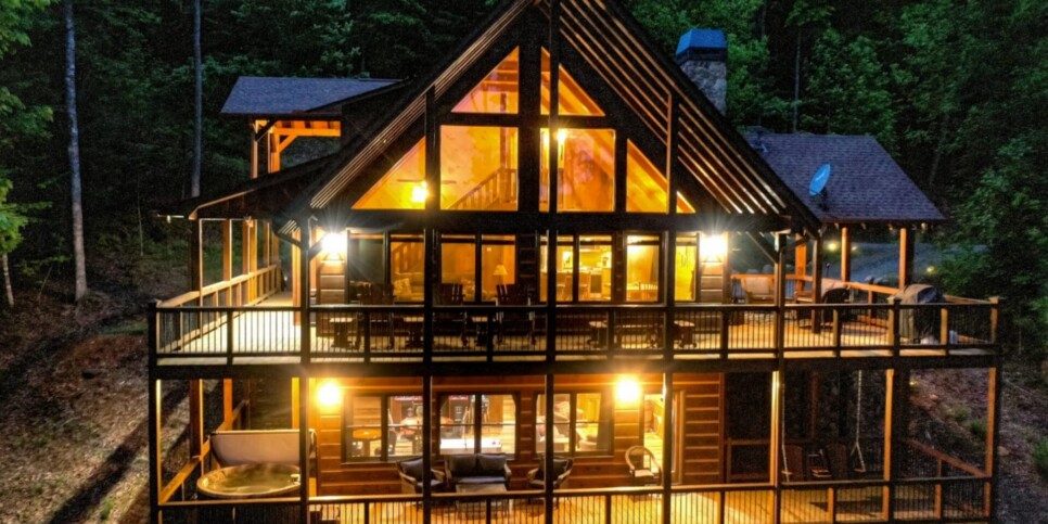 Cherry Log Cabin - The Lost Shepherd - Exterior