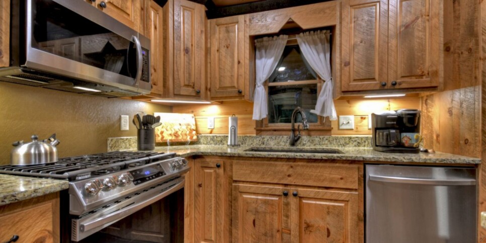 Cherry Log Cabin - The Lost Shepherd - Kitchen