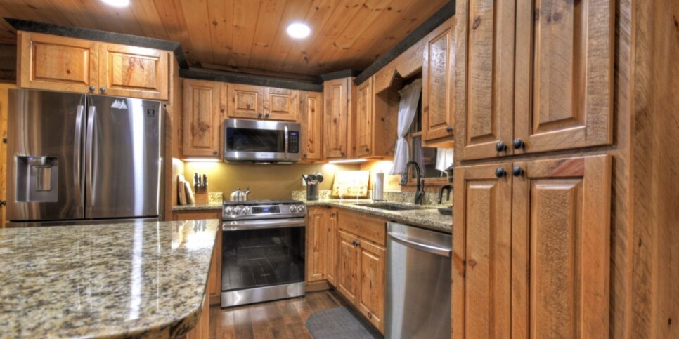 Cherry Log Cabin - The Lost Shepherd - Kitchen