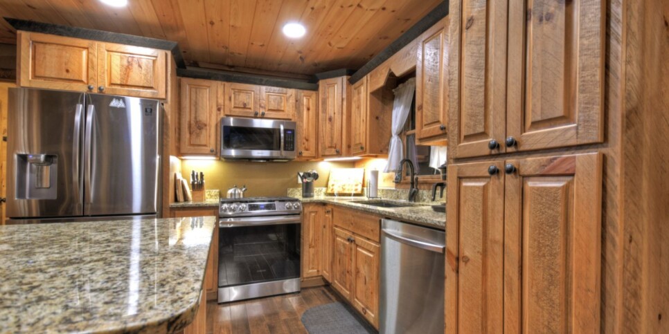 Cherry Log Cabin - The Lost Shepherd - Kitchen