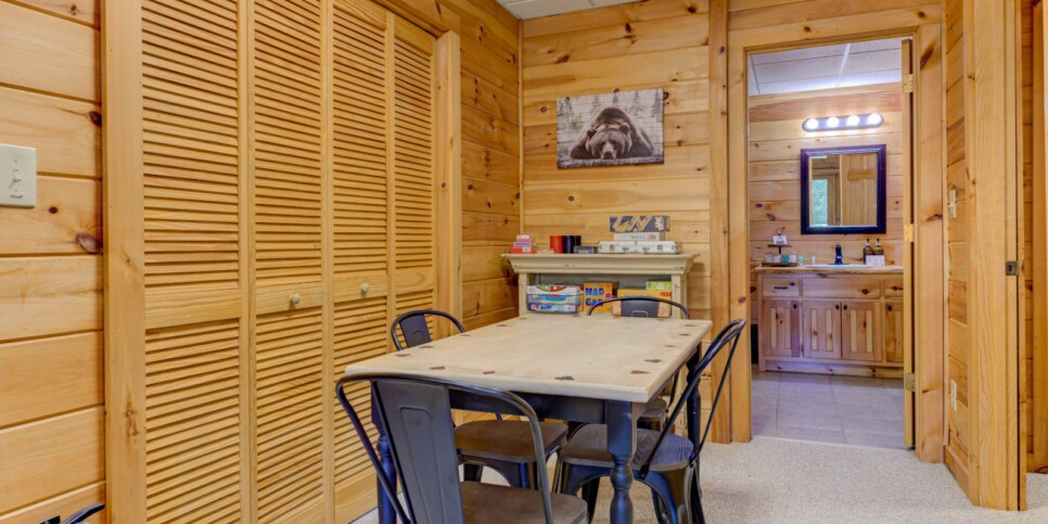 Blue Ridge - Family Time Cabin - Rec Room