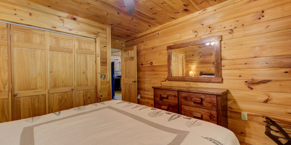 Blue Ridge Cabin - Sunrise Splendor - Bedroom