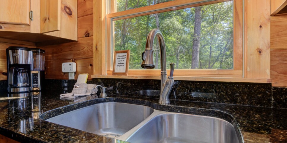 Blue Ridge Cabin - Sunrise Splendor - Kitchen