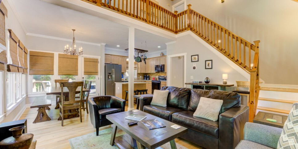 Big Canoe Cabin - Woodland Wonder - Living Room