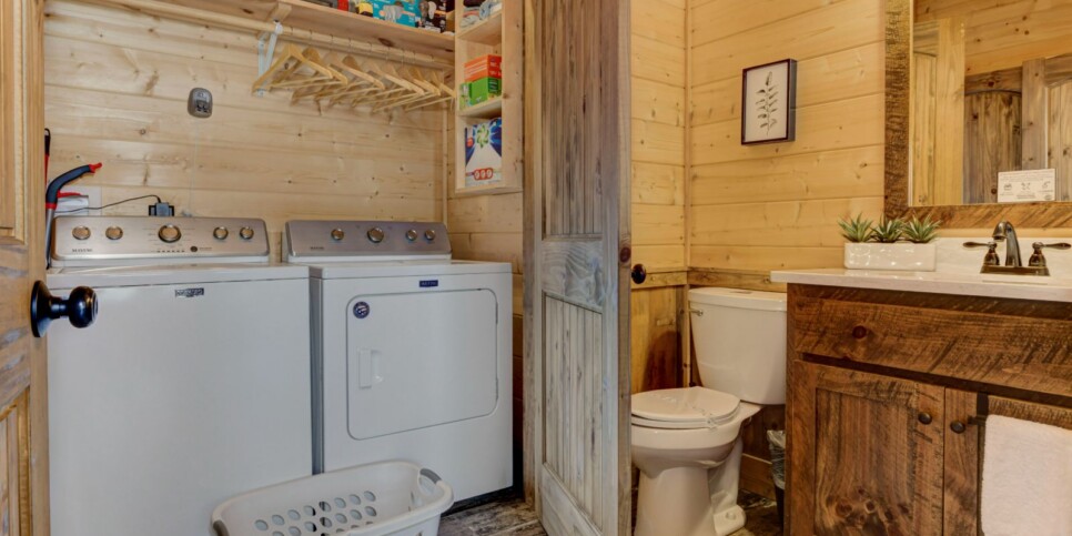 Blue Ridge - Little Creek Cabin - Half Bathroom