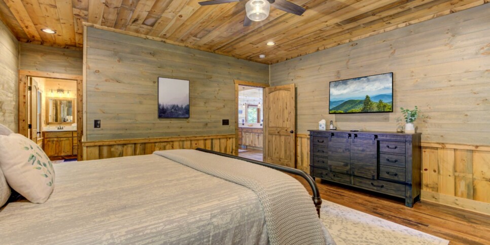 Blue Ridge - Little Creek Cabin - Bedroom