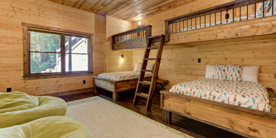 Blue Ridge - Little Creek Cabin - Bedroom