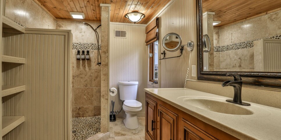 Big Canoe - Good Times - Bathroom