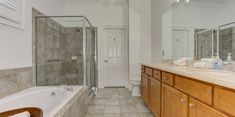 Big Canoe - Mountain Grove Lodge - Bathroom
