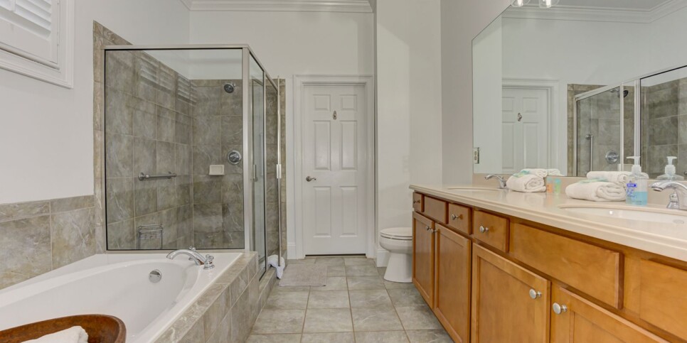 Big Canoe - Mountain Grove Lodge - Bathroom