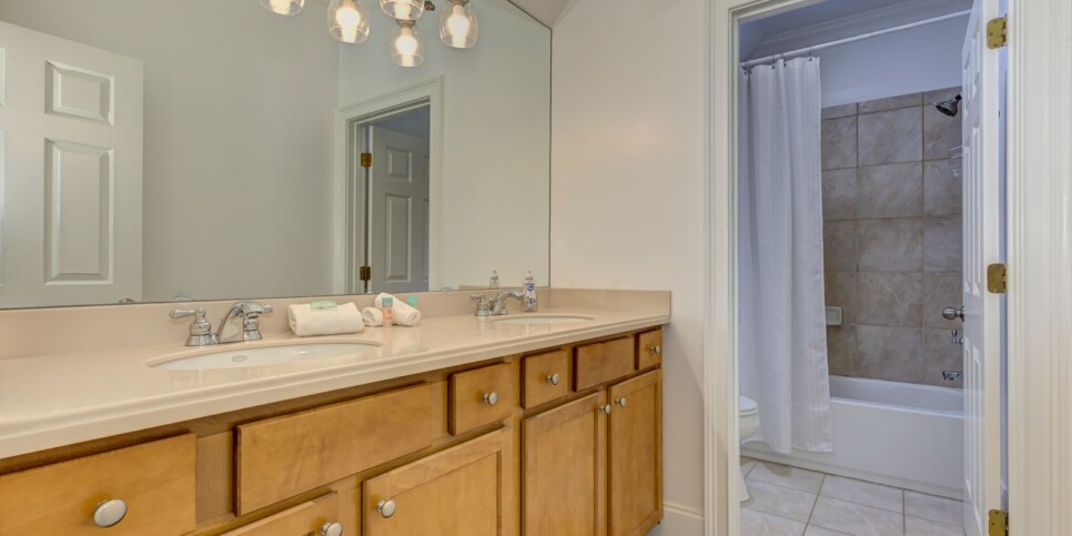 Big Canoe - Mountain Grove Lodge - Bathroom