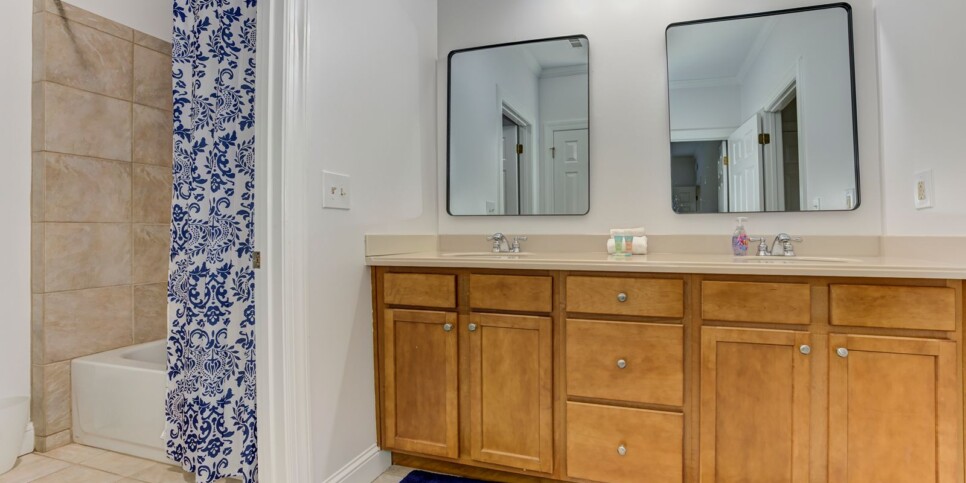 Big Canoe - Mountain Grove Lodge - Bathroom