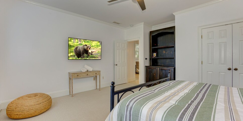Big Canoe - Mountain Grove Lodge - Bedroom