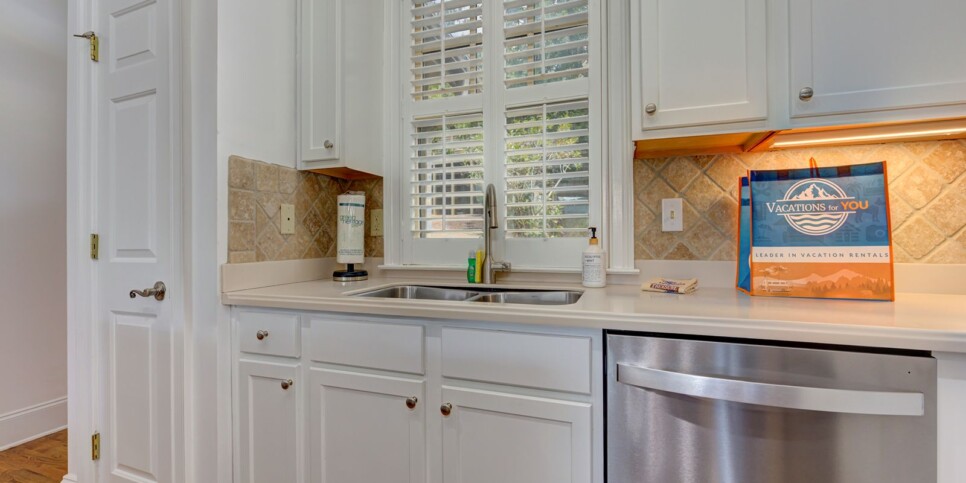 Big Canoe - Mountain Grove Lodge - Kitchen