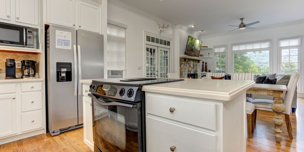 Big Canoe - Mountain Grove Lodge - Kitchen