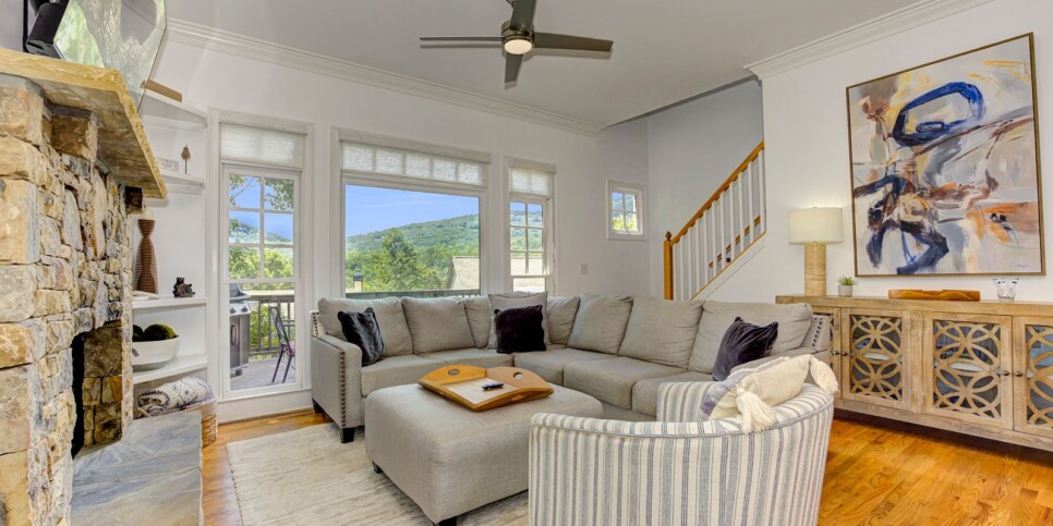 Big Canoe - Mountain Grove Lodge - Living Room