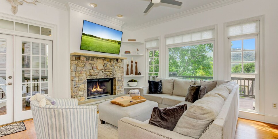 Big Canoe - Mountain Grove Lodge - Living Room