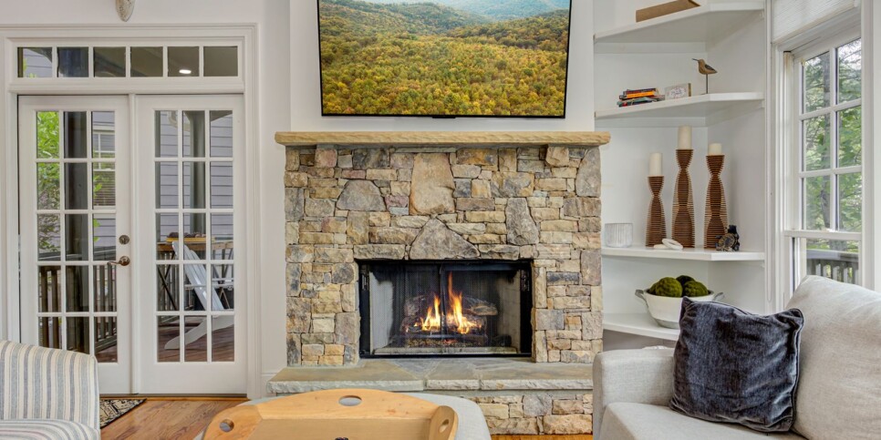 Big Canoe - Mountain Grove Lodge - Living Room