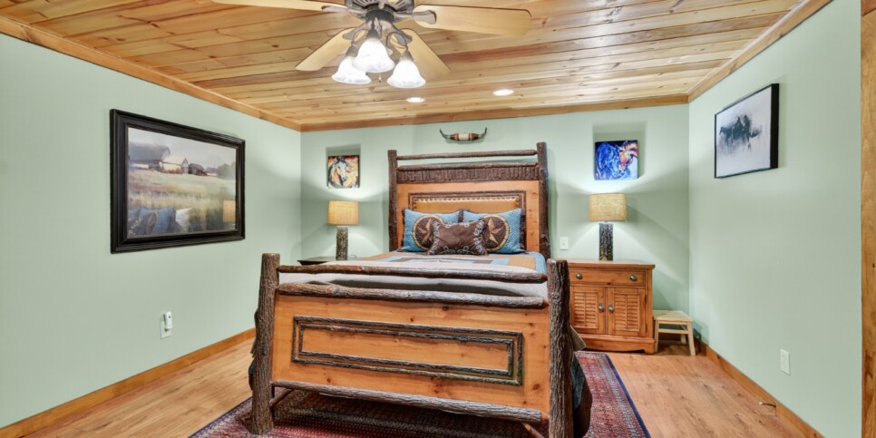 blue-ridge-cabins-cowboy-cabin-bedroom