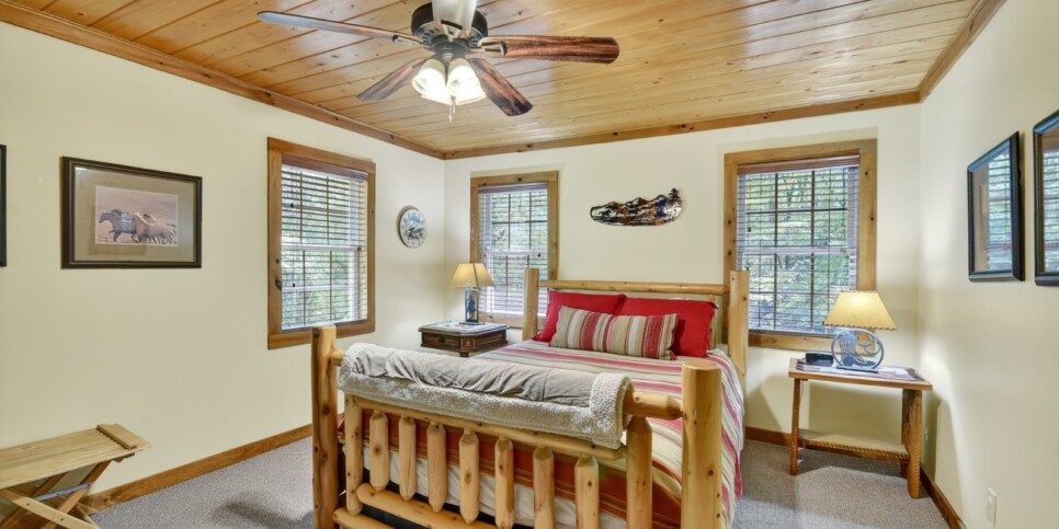 blue-ridge-cabins-cowboy-cabin-bedroom