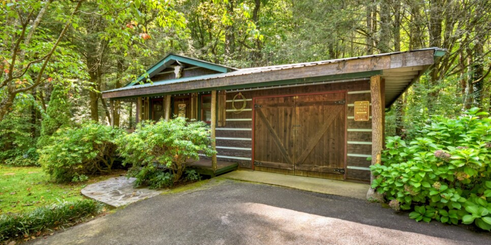 blue-ridge-cabins-cowboy-cabin-exterior