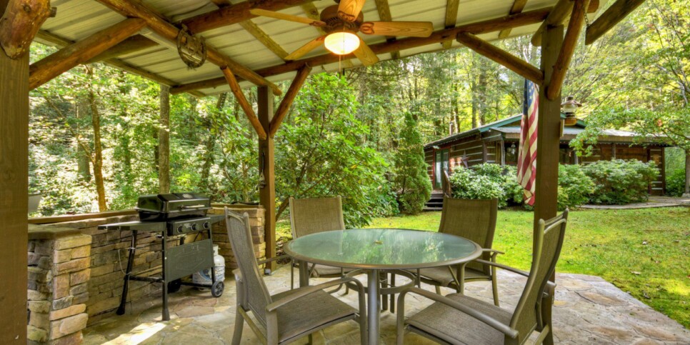 blue-ridge-cabins-cowboy-cabin-exterior