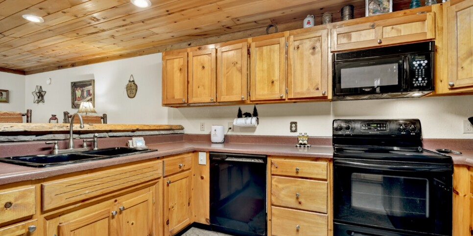 blue-ridge-cabins-cowboy-cabin-kitchen