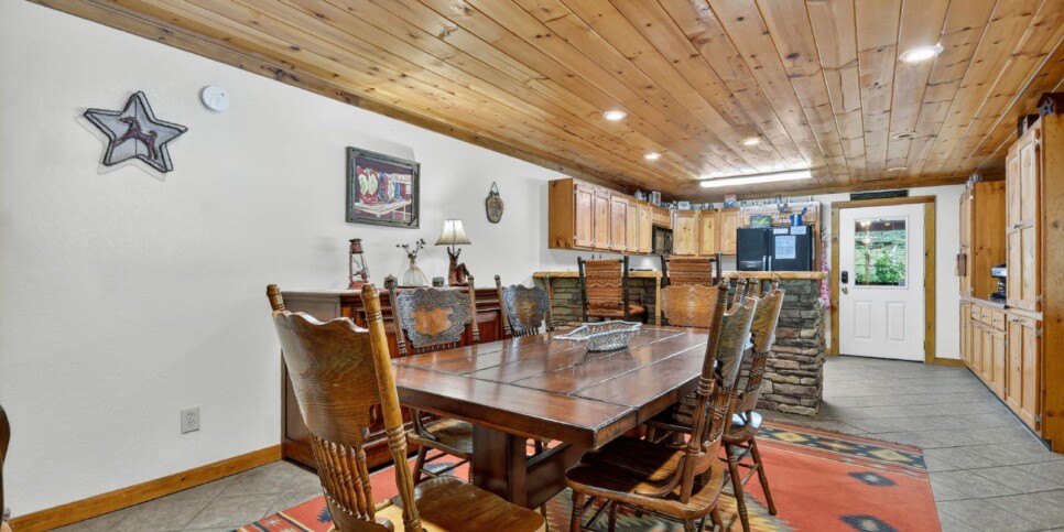 blue-ridge-cabins-cowboy-cabin-kitchen