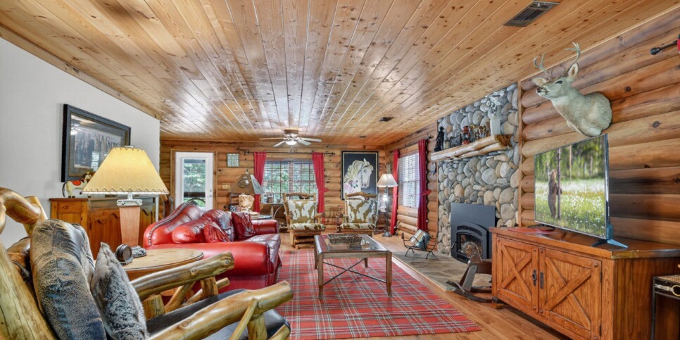 blue-ridge-cabins-cowboy-cabin-living-room