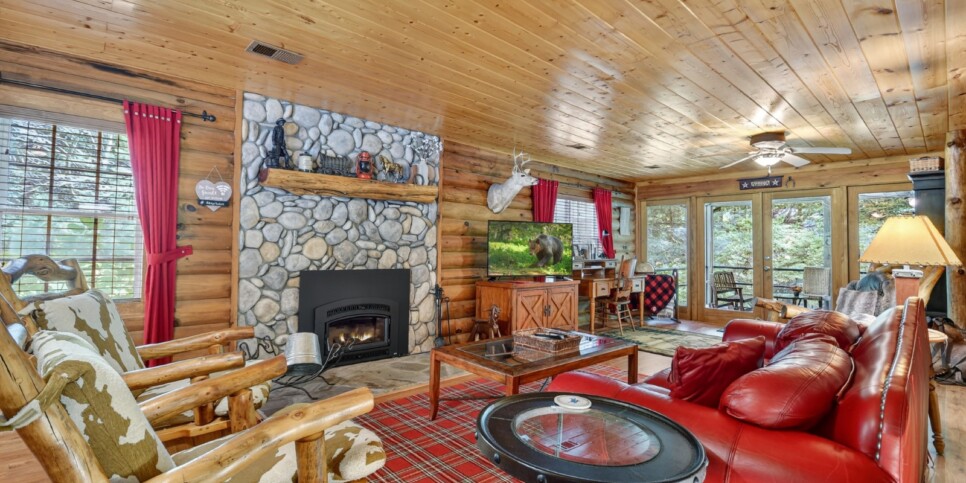 blue-ridge-cabins-cowboy-cabin-living-room