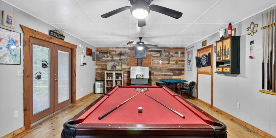 blue-ridge-cabins-cowboy-cabin-rec-room