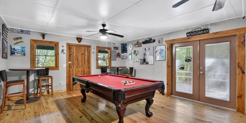 blue-ridge-cabins-cowboy-cabin-rec-room