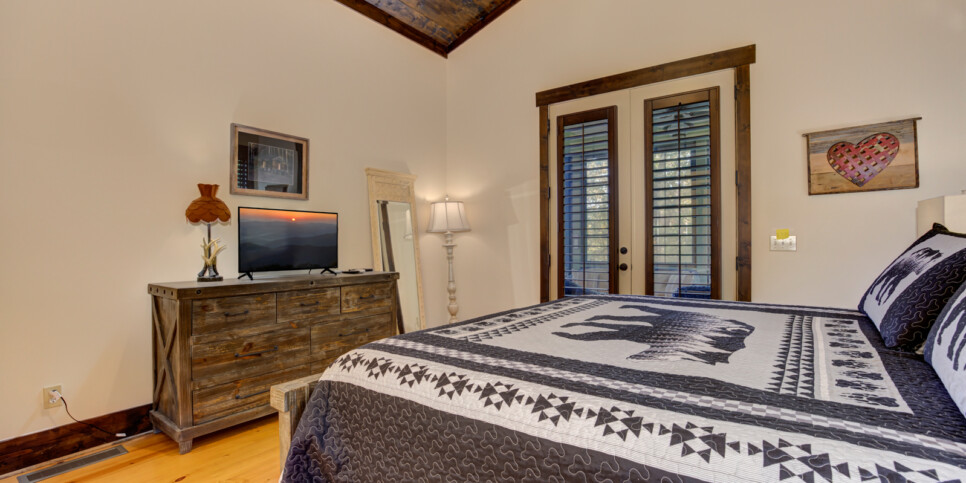 Big-Canoe-Choctaw-Getaway-bedroom