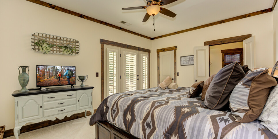Big-Canoe-Choctaw-Getaway-bedroom