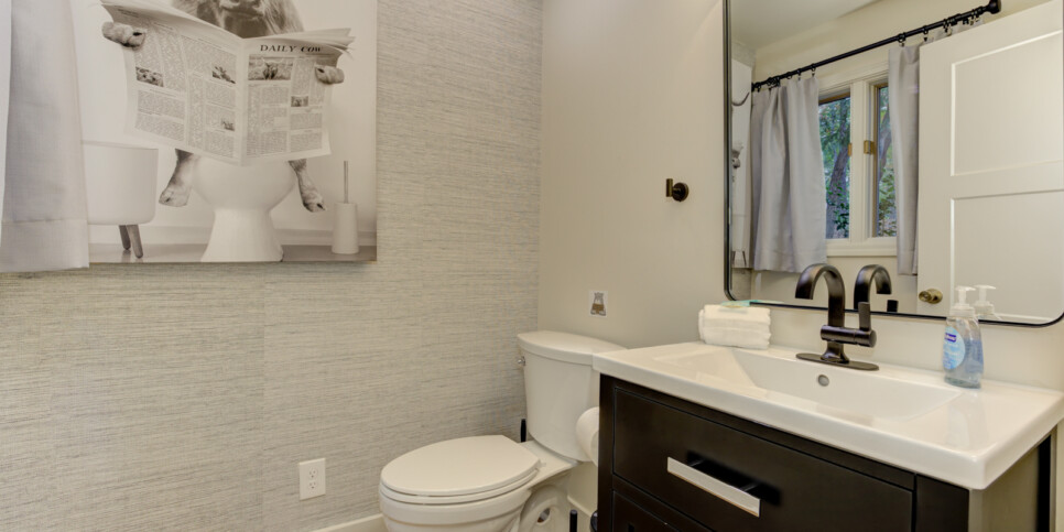 big-canoe-serenitys-edge-bathroom