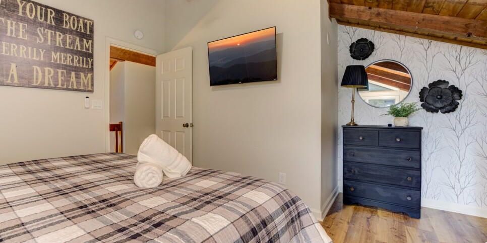big-canoe-serenitys-edge-bedroom