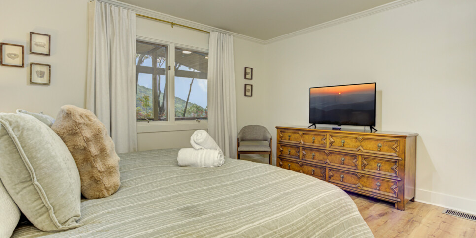 big-canoe-serenitys-edge-bedroom