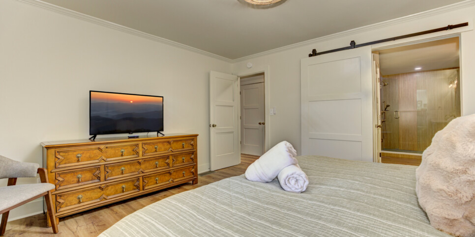 big-canoe-serenitys-edge-bedroom