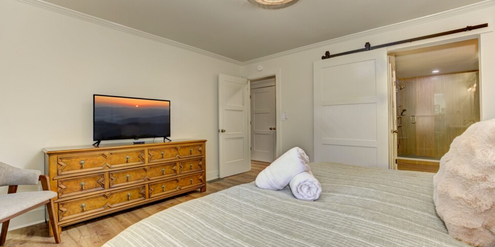 big-canoe-serenitys-edge-bedroom