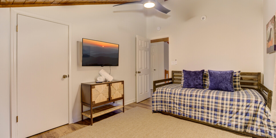 big-canoe-serenitys-edge-bedroom