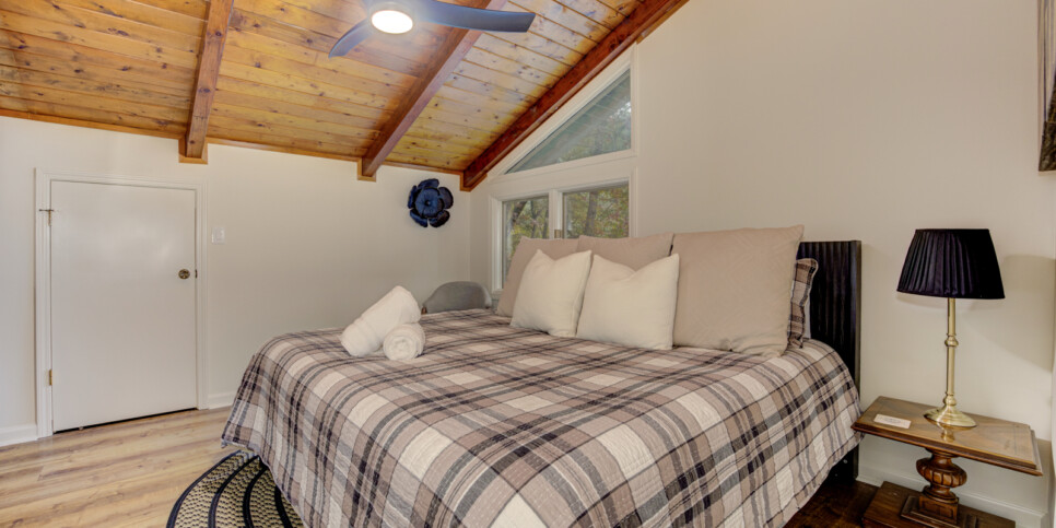 big-canoe-serenitys-edge-bedroom