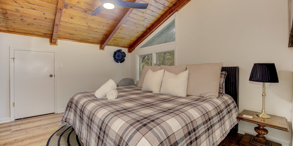 big-canoe-serenitys-edge-bedroom