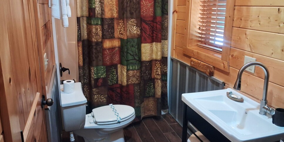 Blue Ridge Astounding River View Bathroom