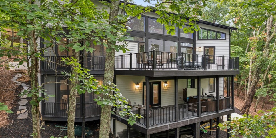 Bent Tree Luxury Bear Lodge Exterior
