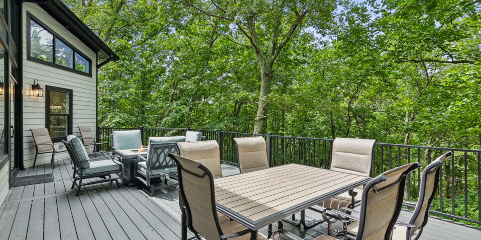 Bent Tree Luxury Bear Lodge Exterior