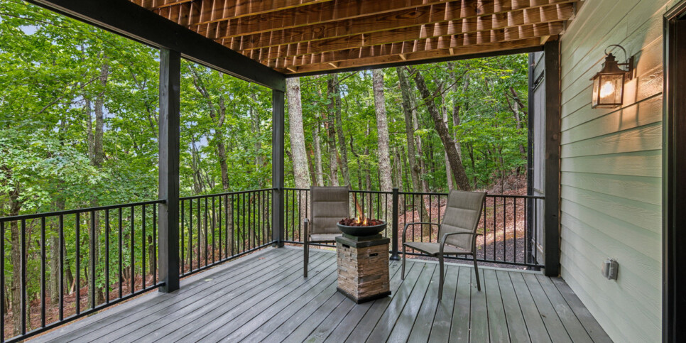 Bent Tree Luxury Bear Lodge Exterior